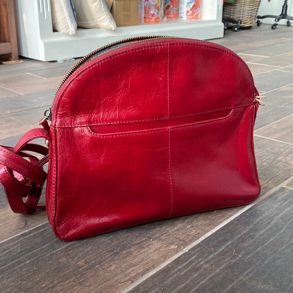 NWT Hobo Handbags  Beckett Crossbody In Cardinal